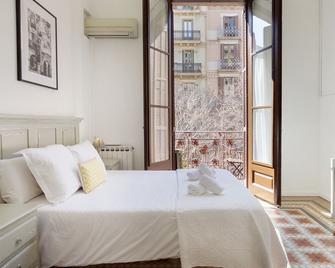 Hostal Girona - Barcelona - Bedroom
