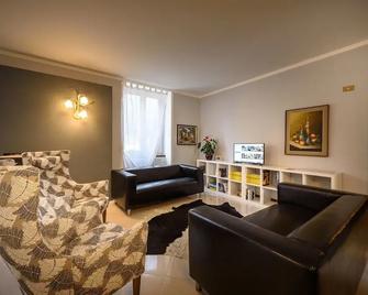 Bed and Breakfast Sweet Home - Tirano - Living room