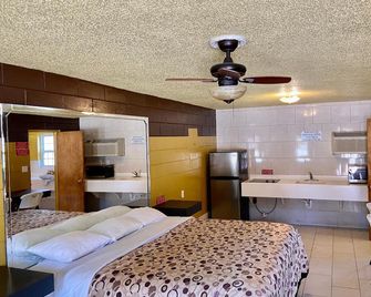 Savannah Inn and Suites - Savannah - Makuuhuone