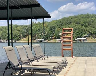 Large Home On Mile Marker 8 In A Beautiful Cove On The Lake Of The Ozark - Gravois Mills