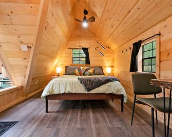 A Serene A-Frame Cabin with Hot Tub - Oxford - Bedroom