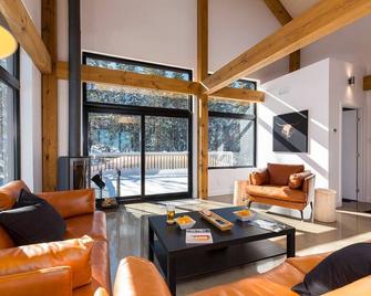 Chalet Valhalla - Views, Hot Tub and Coziness - L'Isle-aux-Coudres - Huiskamer