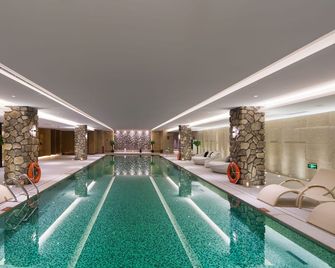 Swisstouches Guangzhou Hotel Residences - Cantón - Piscina