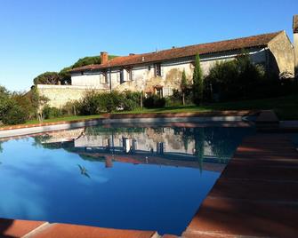 FarmHouse with character facing the Pyrenees mountains - Gaudiès - Piscina