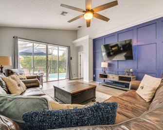 15 Mi to Wdw: House in Clermont Resort Community! - Clermont - Living room