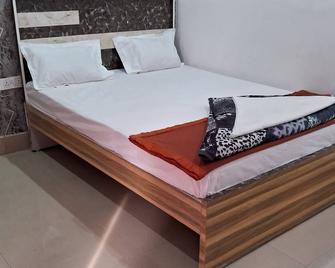 Hotel O Jalsa - Madhubani - Bedroom