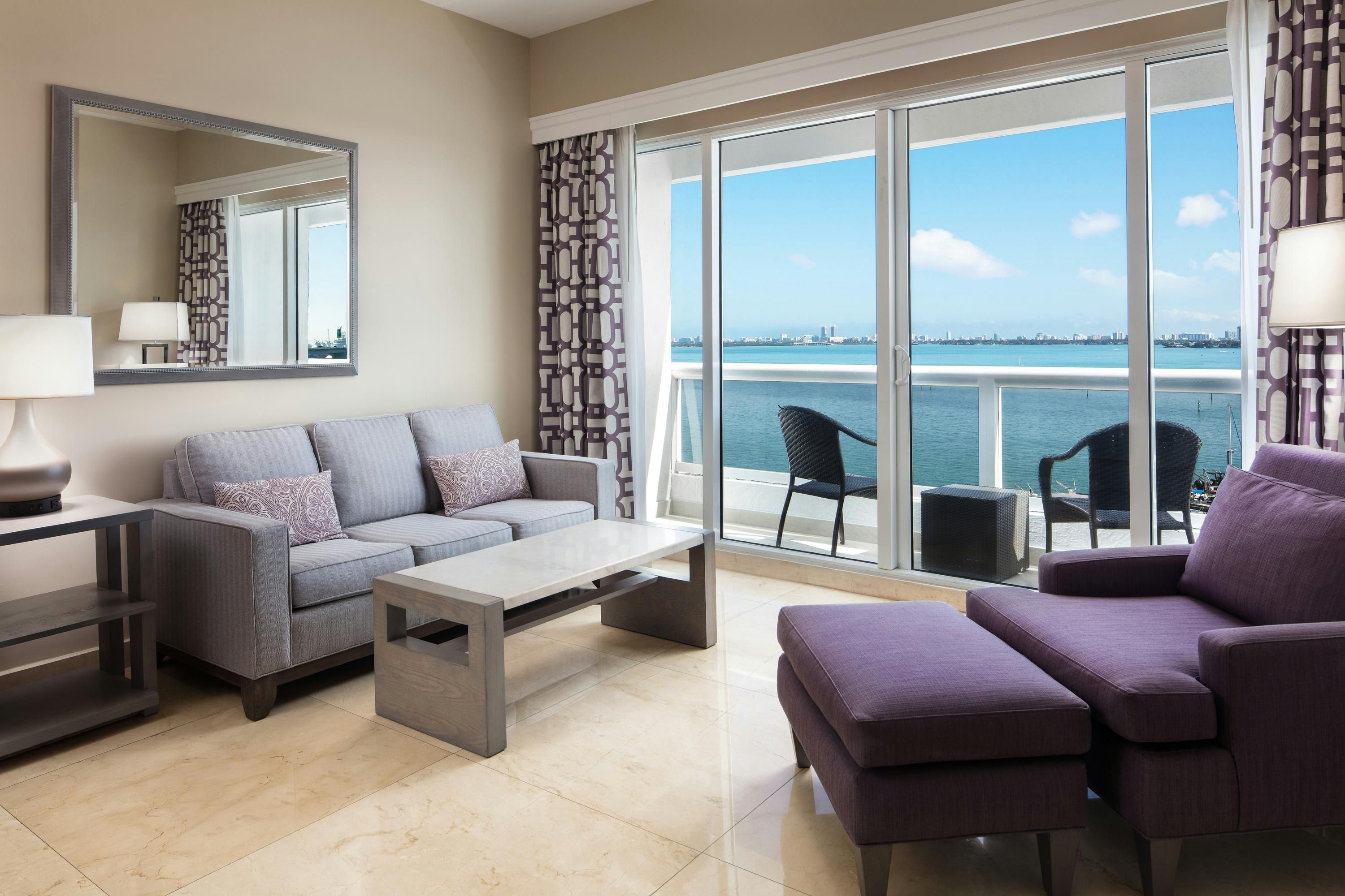 DoubleTree by Hilton Grand Hotel Biscayne Bay - Miami - Living room