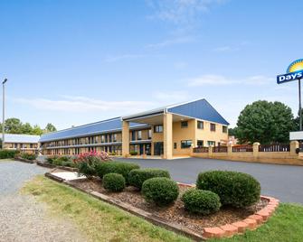 Days Inn by Wyndham Richburg - Richburg - Building