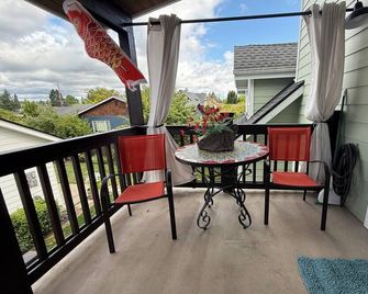 Birds Nest, Only blocks to downtown Snohomish - Snohomish - Balcón