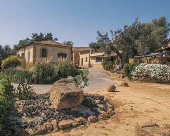Villa La Lumia B&B Suites & Apartments - Agrigento - Vista del exterior