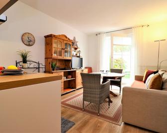 Ferienappartements zwischen Meer und Bodden App 02 - Wustrow (Darss) - Wohnzimmer