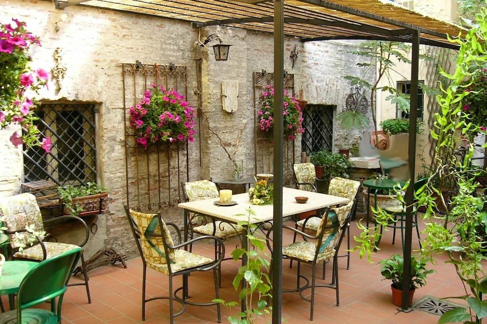 Locanda Borgonuovo - פרארה - פטיו