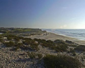 Praia Del Rey Residence - Ferrel - Praia