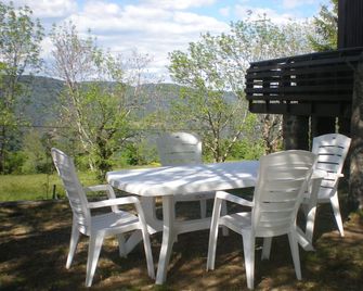 Chalet Gré: between greenery and Cevennes mountains - Saint-André-de-Valborgne - Patio