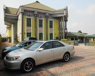 St. Regis Hotels & Resorts - Benin City