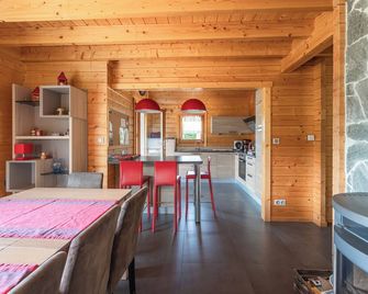 Modern chalet with whirlpool bath, outdoor Jacuzzi and magnificent valley views - Le Tholy - Salle à manger