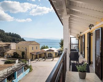 The Seaview Corner Apartments by Konnect, Ipsos Corfu - Ipsos - Balcone
