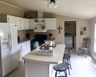 Updated Home across the street from the lake. With Private Dock and Land. - Batesburg-Leesville - Kitchen