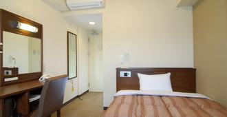 Hotel Route-Inn Shiojiri - Shiojiri - Schlafzimmer