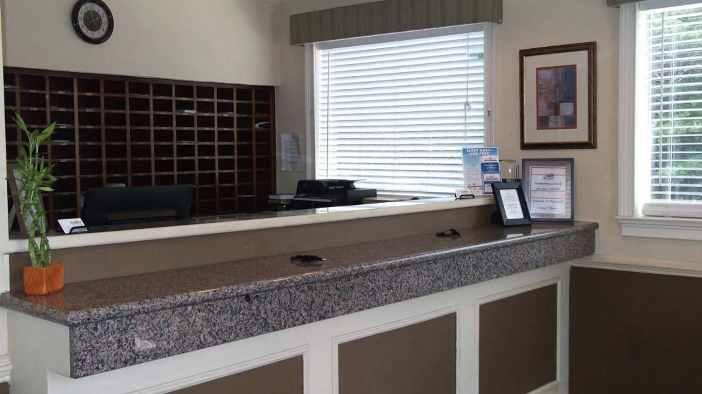 Live In Lodge Lithia Springs
