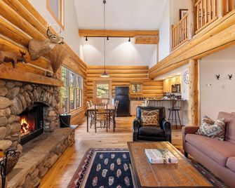 Red Cloud Cabin | Ski In/Out | Big Sky Resort - Big Sky - Living room