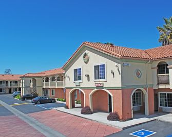 Crystal Inn Suites & Spas - Inglewood - Building