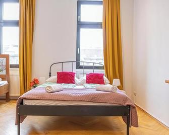 Lovely 4BR shared Apt, Garden by Lorenz Böhler & Danube - Wien - Sovrum