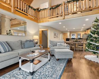Wilderness Resort Villas - Pequot Lakes - Living room