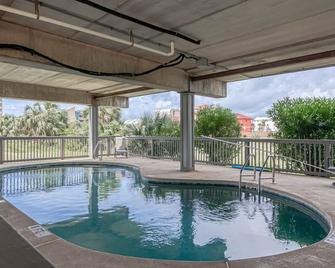 Sandy Shores West 101 2 Bedroom Condo by RedAwning - Gulf Shores - Pool