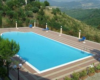 호텔 암바시아토리 칼리트리 - 칼리트리 - 수영장