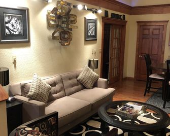 All Seasons Inn - Eureka Springs