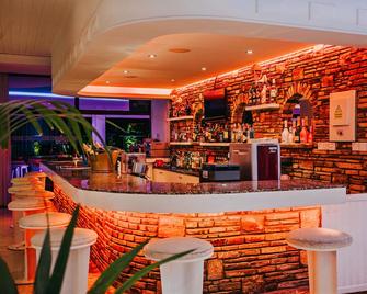 Sveltos Hotel - לרנקה - בר