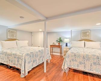 Old Orchard Beach Home with Patio Walk to Beach - Old Orchard Beach - Bedroom