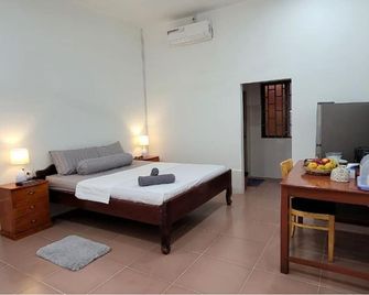 Local Khmer House Located 10 Minutes Away from Angkor Wat - סיאם ריפ - חדר שינה
