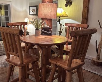 Cozy Cabin Nisswa with Outdoor Sauna and Tennis Court (Plus Extra House & Bunkhouse Avail) - Nisswa - Comedor
