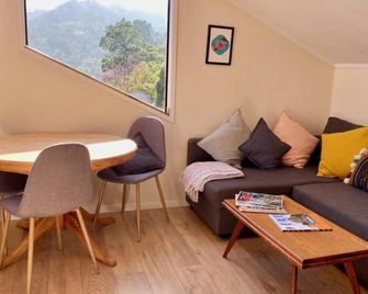 Fantail Hill - Thames - Living room