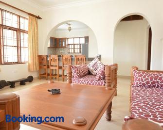 Diani Pearl Luxury Apartments - Ukunda - Living room