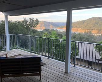 The Beautiful Lake Oroville Vacation Home with Gorgeous Lake Views! - Oroville - Balkón