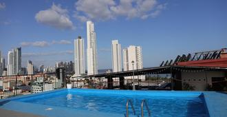 Hotel Caribe - ปานามาซิตี้ - สระว่ายน้ำ