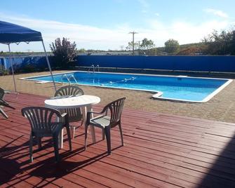 Auberge La Rocaille - Shawinigan - Piscina