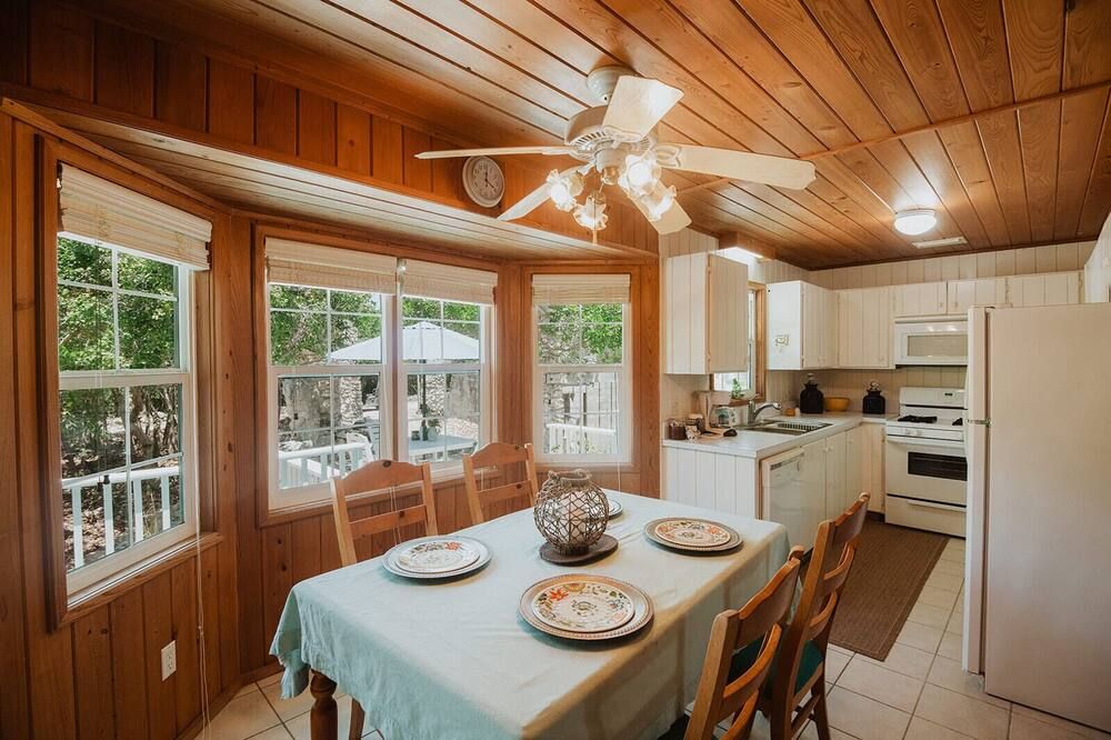 Lubbers Quarters Cay- True Tropical Island - هوب تاون - غرفة طعام