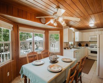 Lubbers Quarters Cay- True Tropical Island - هوب تاون - غرفة طعام