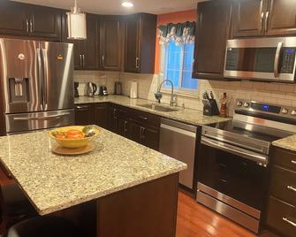 Charming 3-bedroom house in Hanover with WiFi and AC - Hanover - Kitchen