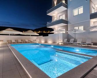 Hotel Trogirski Dvori - Trogir - Pool