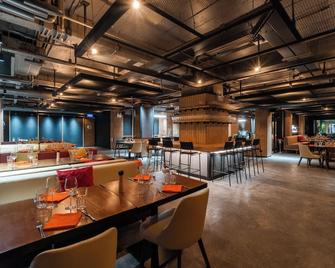 Radisson Red Phuket Patong Beach - Patong - Restaurante