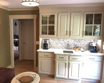 Lovely home in highly desirable neighborhood - Concord - Kitchen