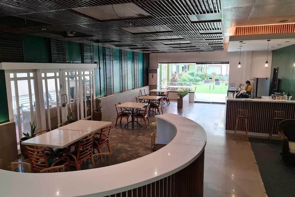 هوليداي سبا هوتل