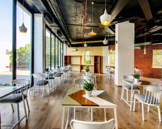 Sunday Hotel by CheckIn Chandigarh Zirakpur - Zerakpur - Restaurant
