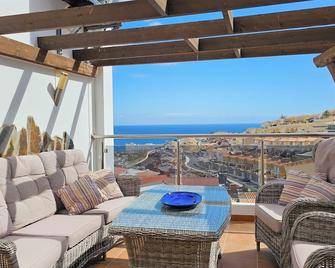 Exclusive villa with heated saltwater pool, roof terrace with beautiful views in Mogán - Arguineguín - Balcony