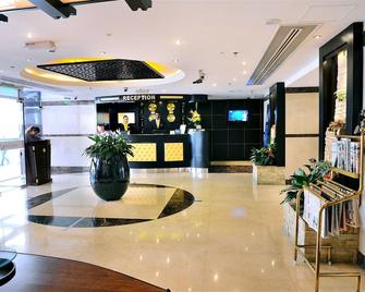 Signature Inn Hotel - Free Parking - Dubai - Front desk